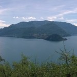 科莫湖从Vezio城堡全景的Varenna